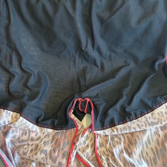 Fabletics Yitty Pink Cheetah leggings - Picture 3 of 3